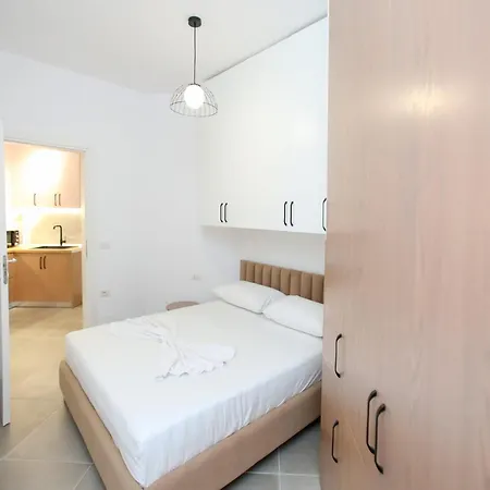 In By Sandy Beachfront Apartment *