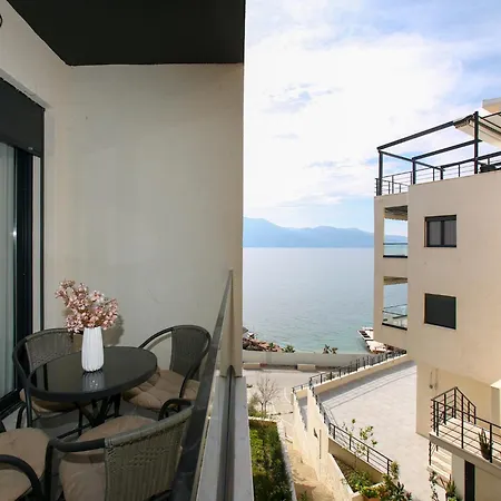 In By Sandy Beachfront Vlorë